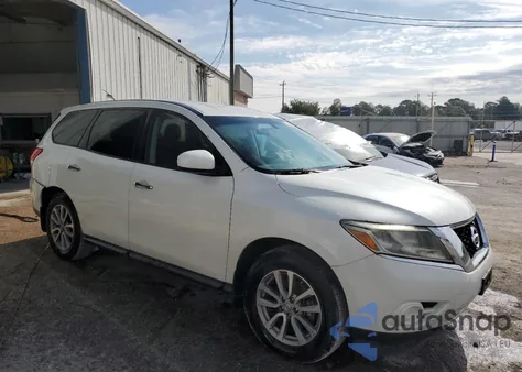2015 Nissan Pathfinder S z USA, uszkodzony, nr VIN 5N1AR2MN9FC613510